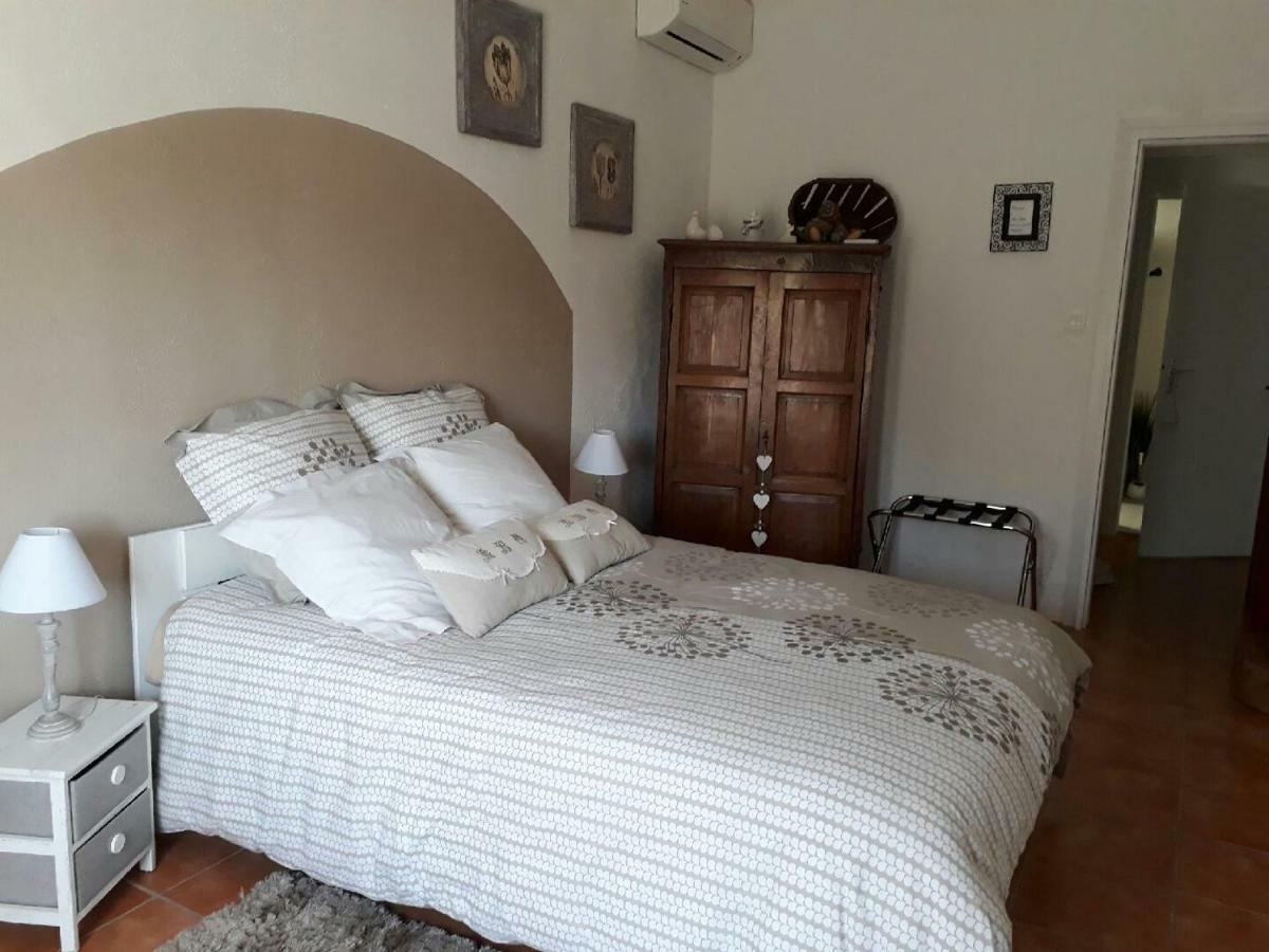 Bed and Breakfast La Colombe Tourrettes Exterior foto